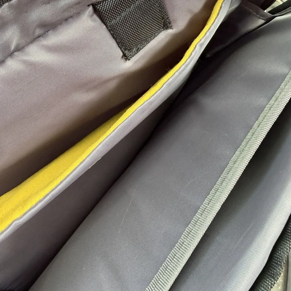 Targus Revolution TTL414-70 Laptop Briefcase Messenger Bag SafePORT TSA
